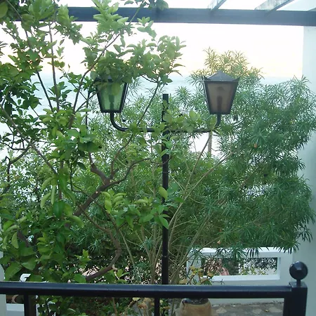 Ξενοδοχείο με διαμερίσματα Kavos Bay