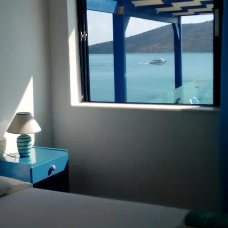 Ξενοδοχείο με διαμερίσματα Kavos Bay